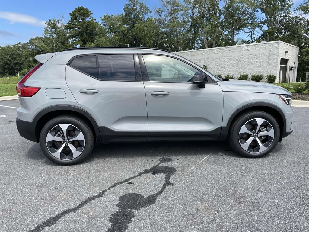 2026 Volvo XC40 AWD Plus photo 28