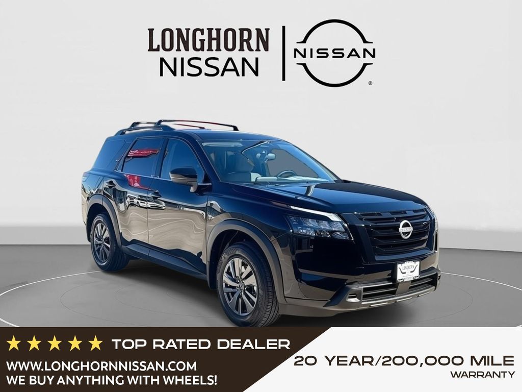 2025 Nissan Pathfinder SV's photo
