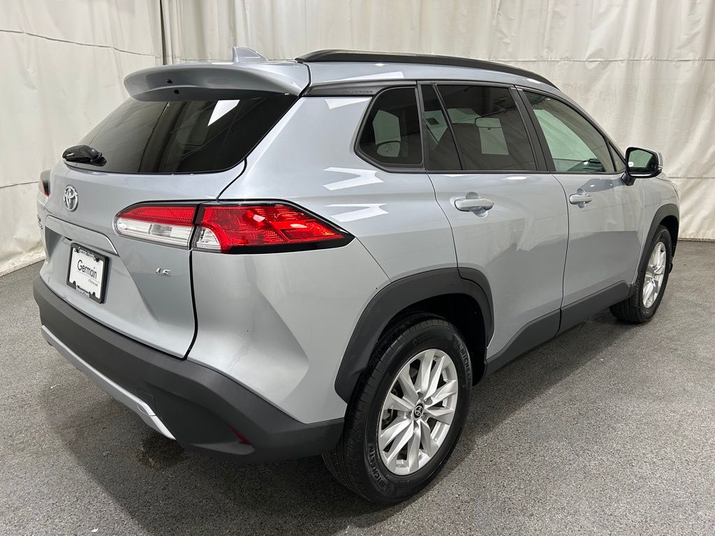 2023 Toyota Corolla Cross LE photo 4