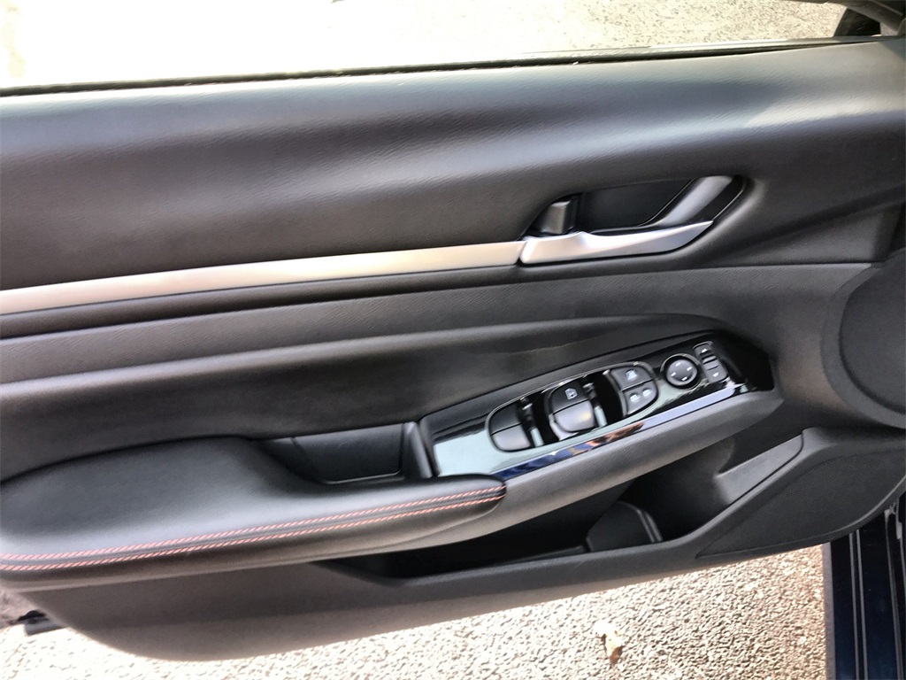 2024 Nissan Altima 2.5 SR photo 13