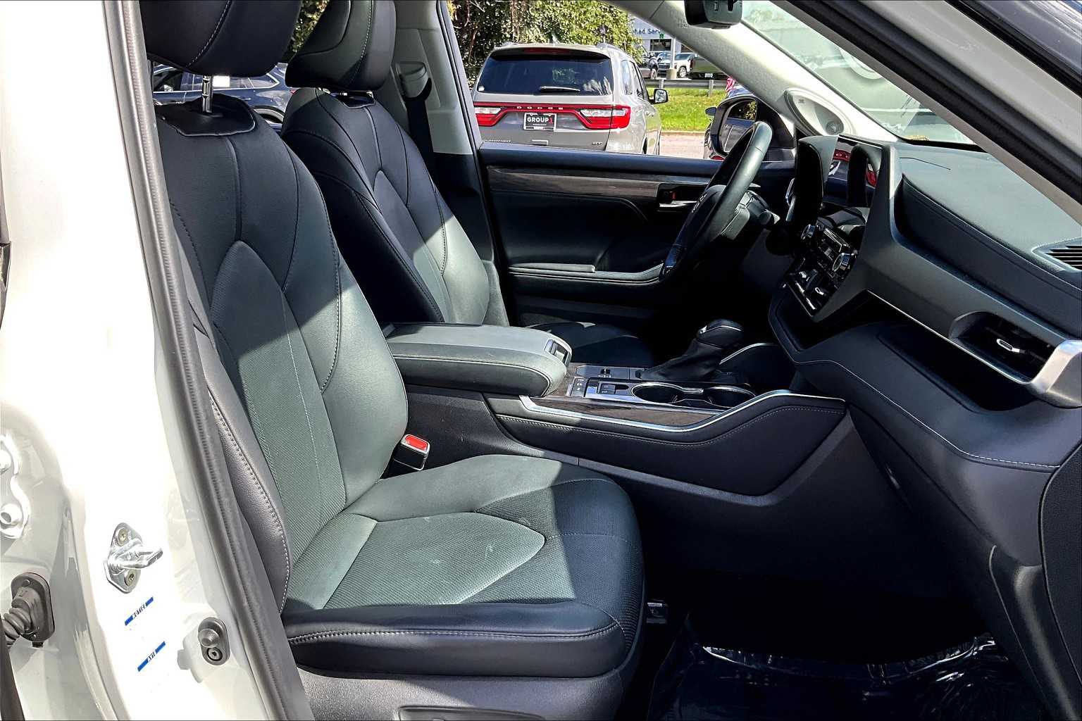 2021 Toyota Highlander Hybrid Limited photo 8