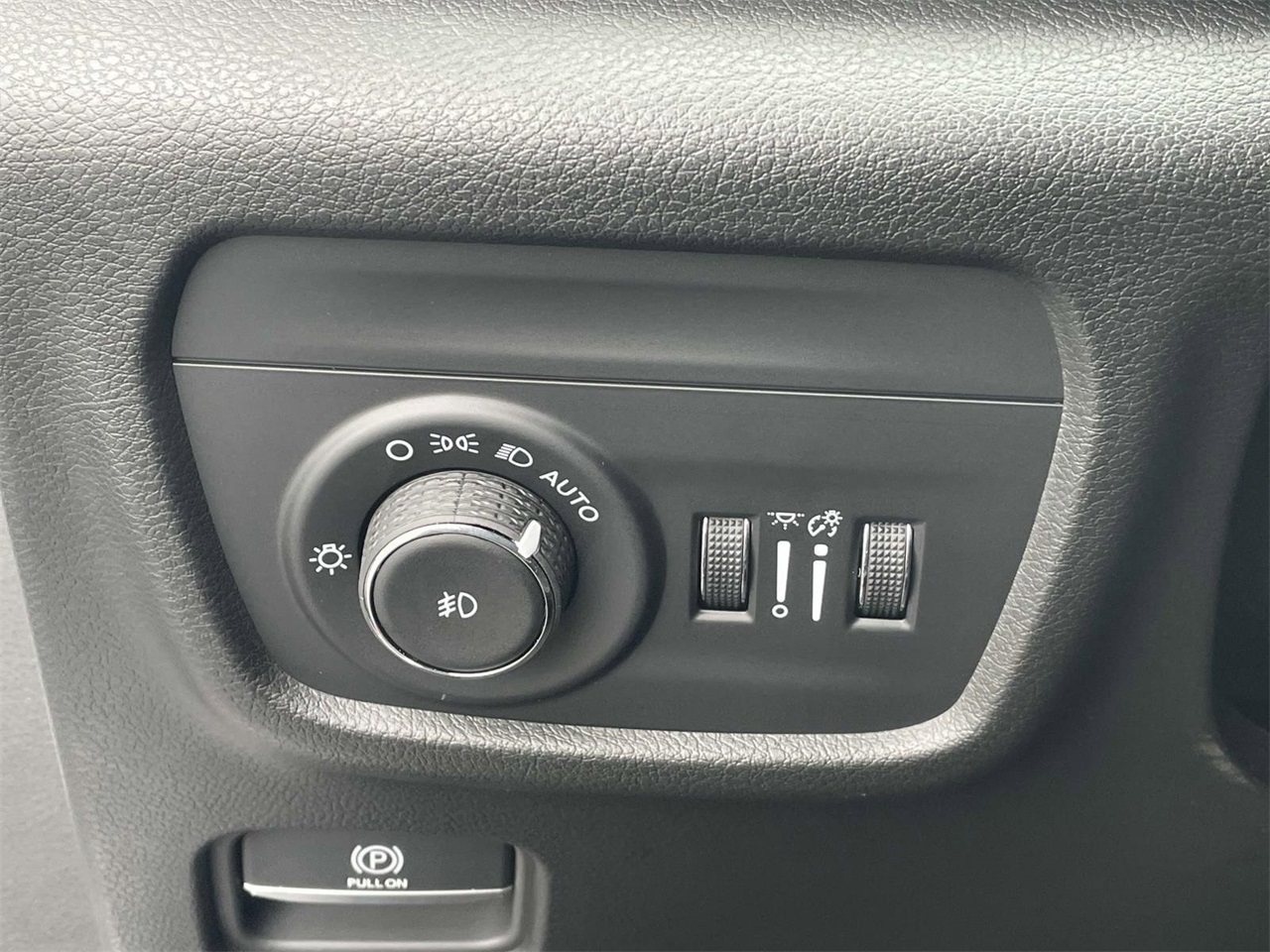 2025 Jeep Grand Cherokee Limited photo 2
