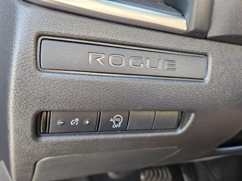 2023 Nissan Rogue S photo 25