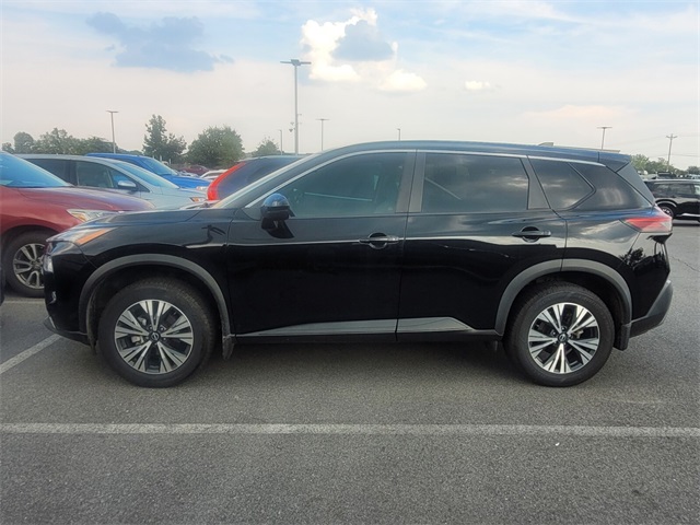 2022 Nissan Rogue SV photo 2