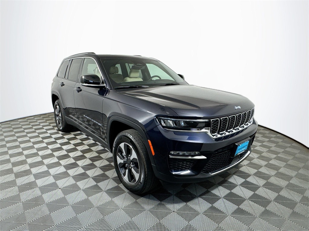 2024 Jeep Cherokee Limited 4xe photo 3
