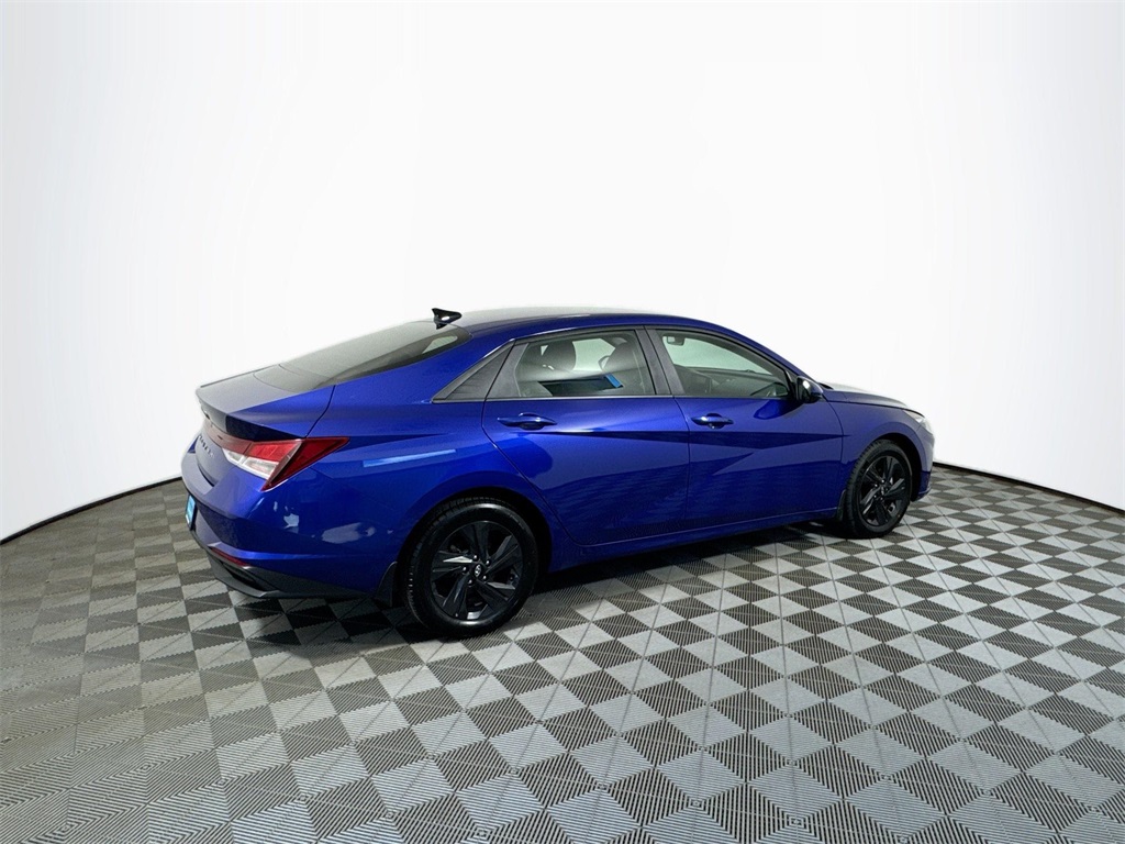 2022 Hyundai Elantra SEL photo 10