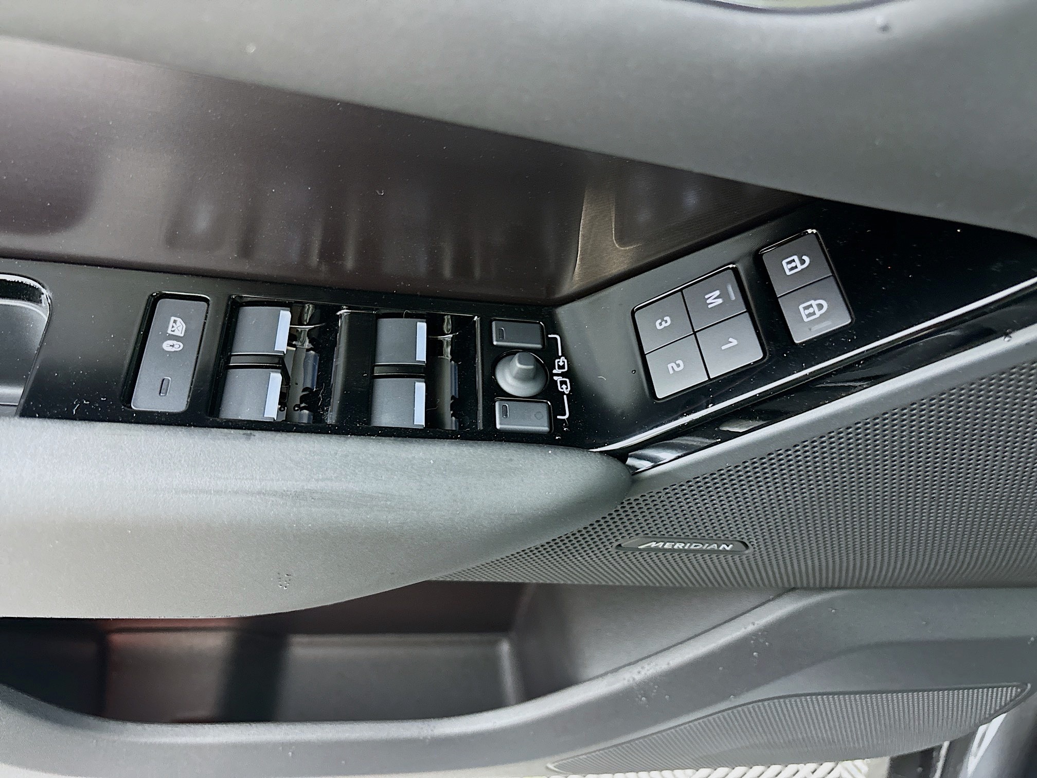 2026 Land Rover Range Rover Velar SE photo 15