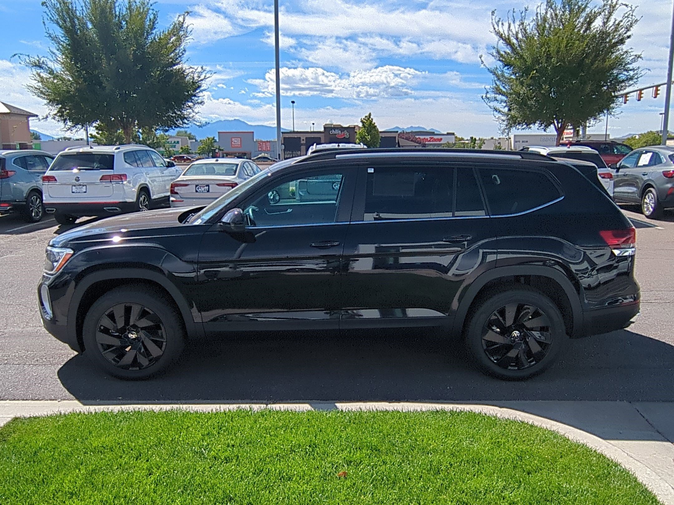 2026 Volkswagen Atlas SE Technology photo 3