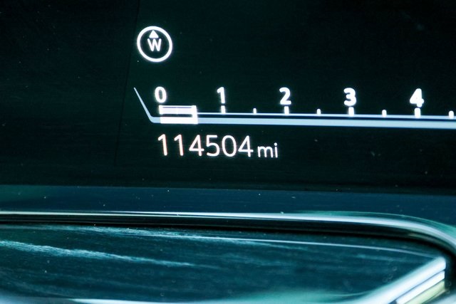 Used 2021 White Cadillac Sport image 41