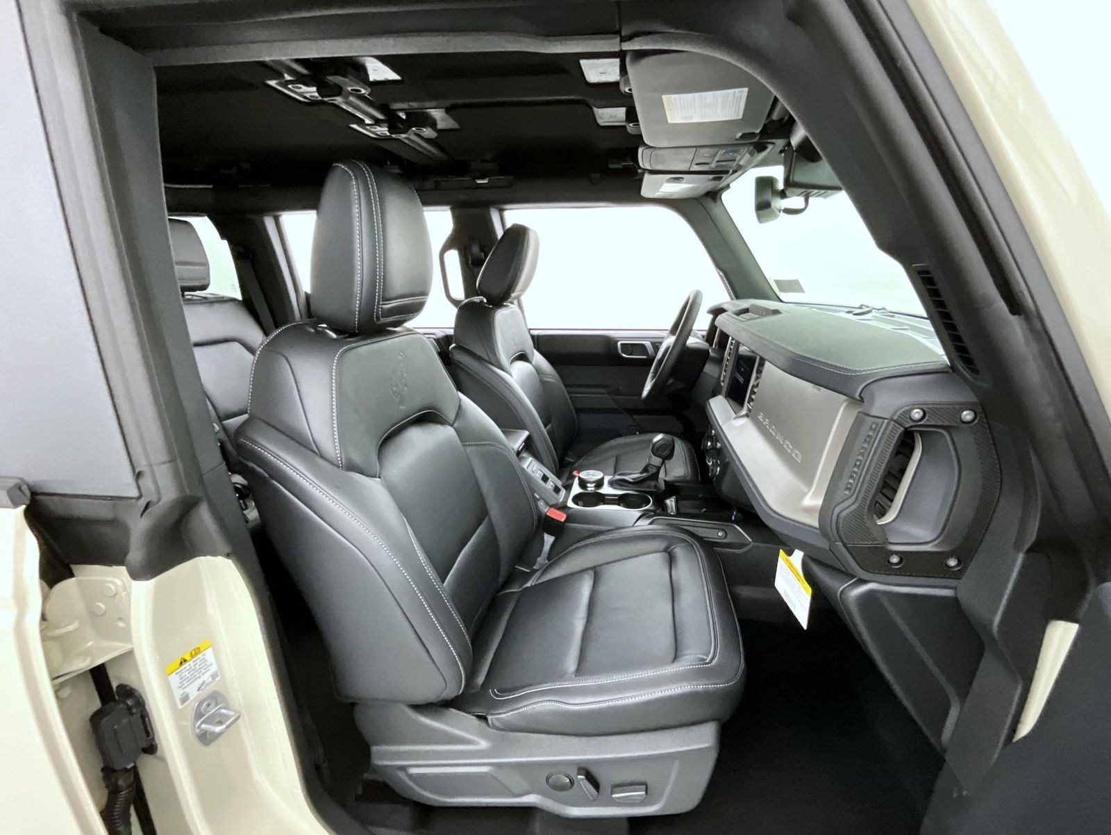 2025 Ford Bronco Outer Banks photo 14