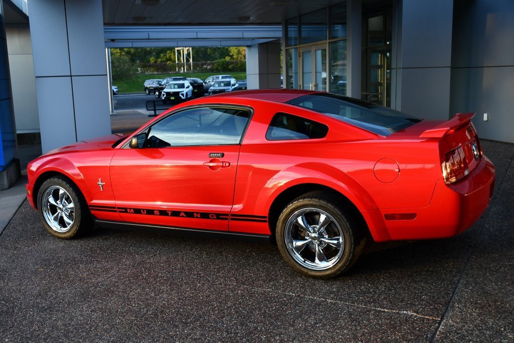 2005 Ford Mustang V6 Deluxe photo 4