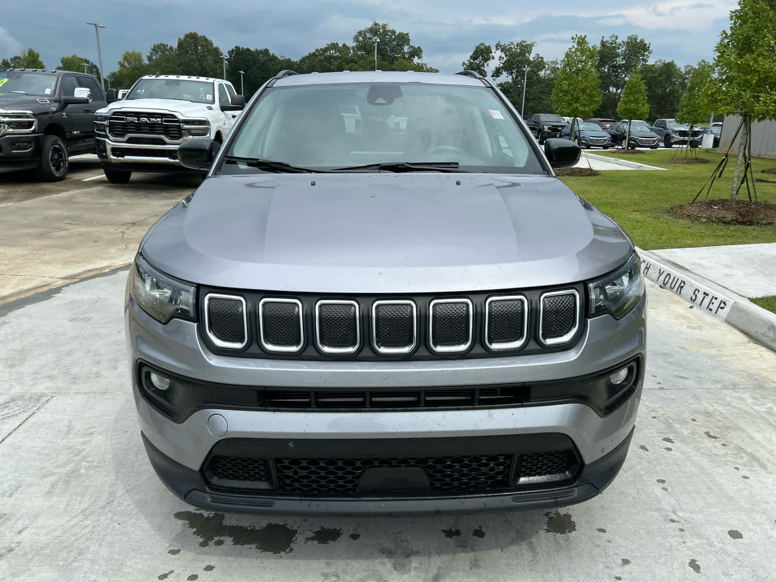 2022 Jeep Compass Latitude photo 3