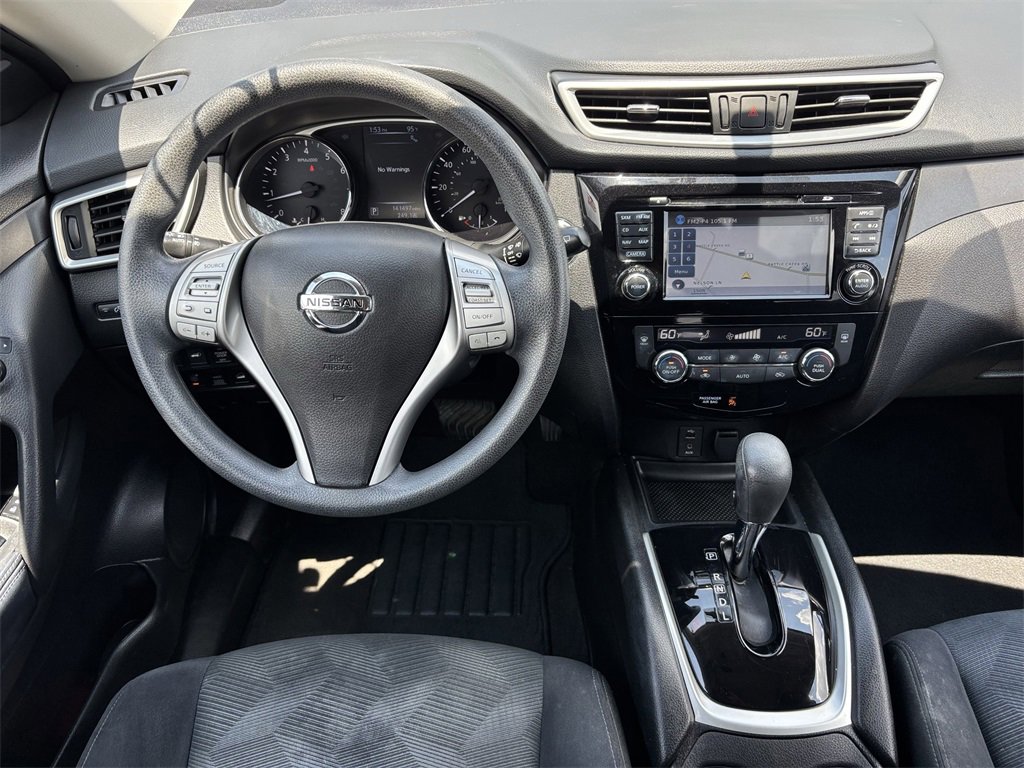 2016 Nissan Rogue SV photo 3