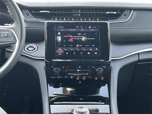 2024 Jeep Grand Cherokee Altitude photo 12