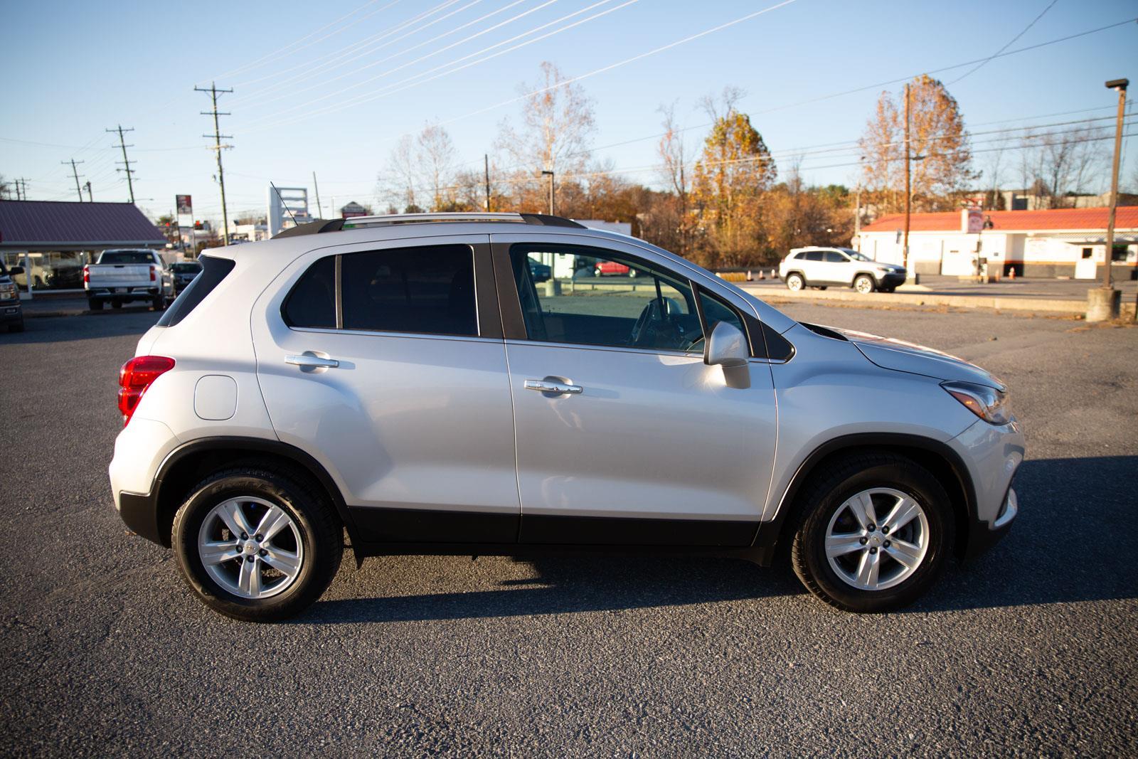 2020 Chevrolet Trax LT photo 2