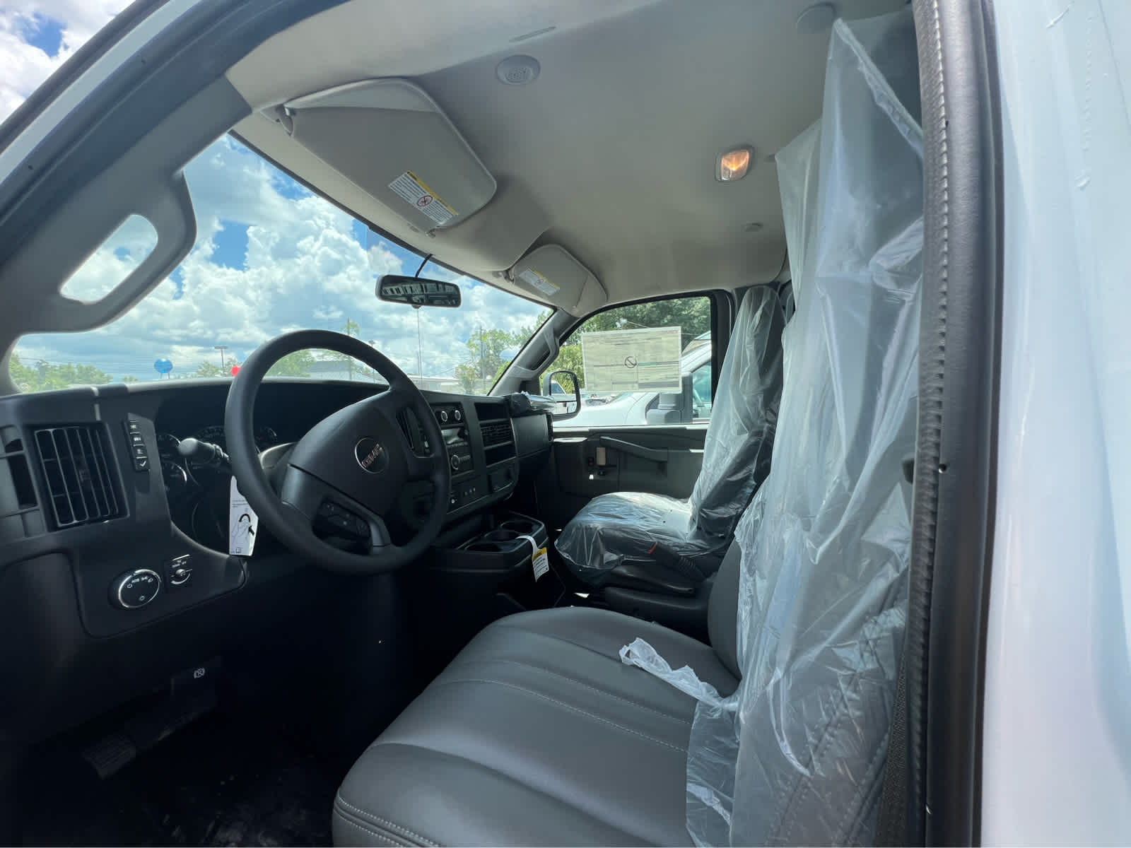 New 2025 Summit White GMC Work Van image 10