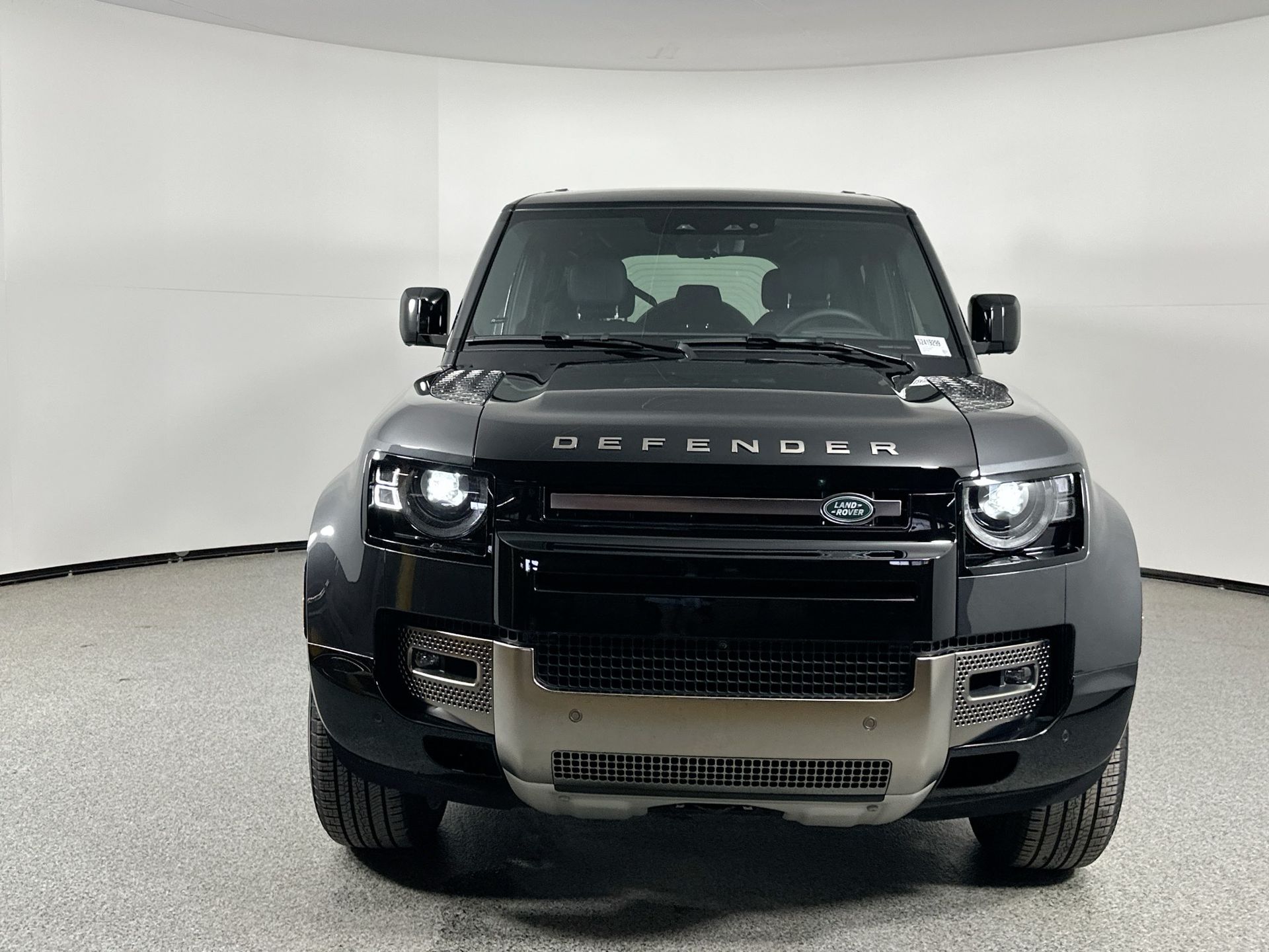 2025 Land Rover Defender 110 X photo 2