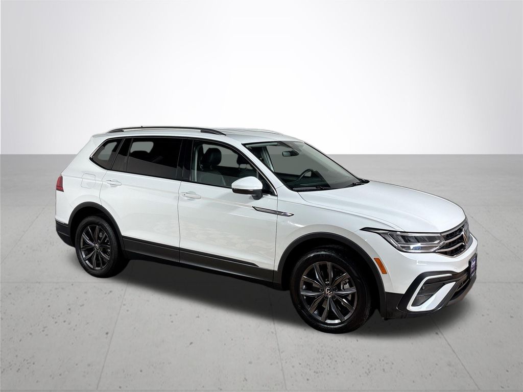 2024 Volkswagen Tiguan SE Wolfsburg Edition photo 4
