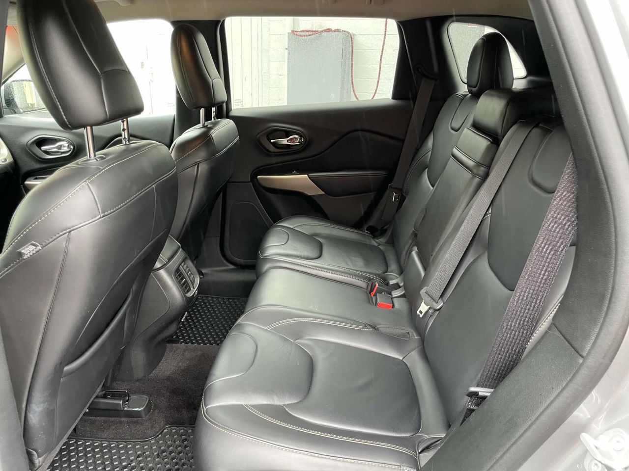 2017 Jeep Cherokee Latitude photo 8