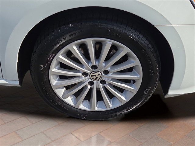 2017 Volkswagen Passat SE photo 18