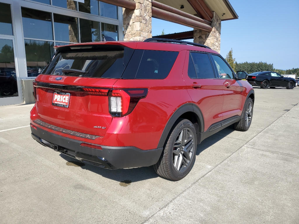 2025 Ford Explorer ST-Line photo 9