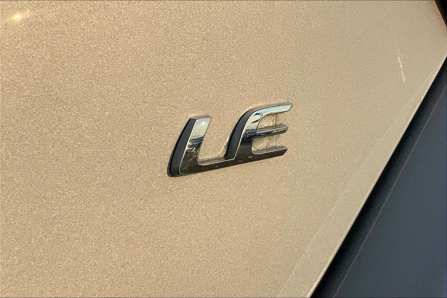 2019 Toyota Corolla LE photo 9