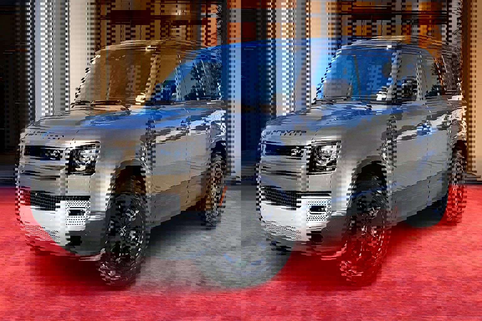 2025 Land Rover Defender S's photo