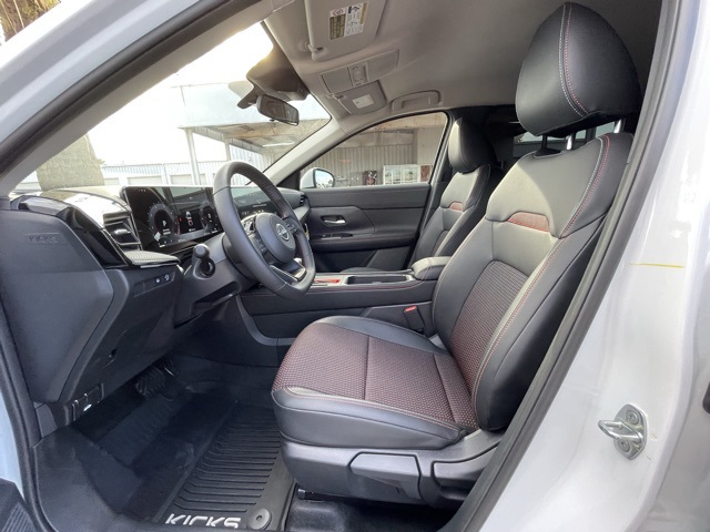 2025 Nissan Kicks SR photo 19