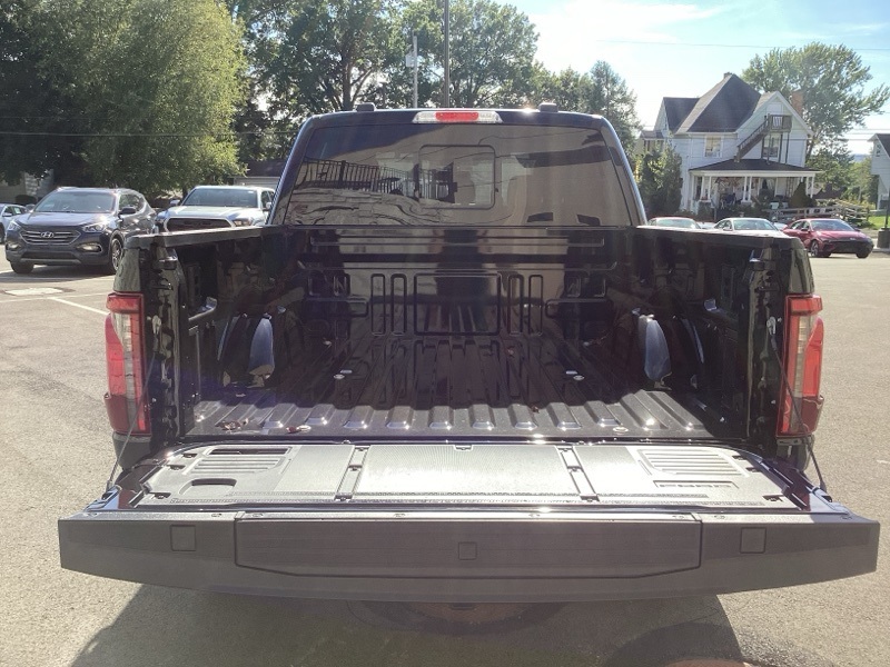 2025 Ford F-150 XLT photo 8