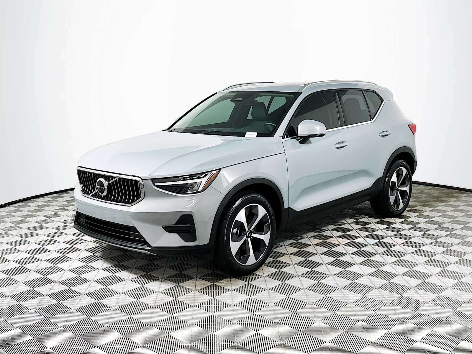 2025 Volvo XC40 AWD Core photo 3