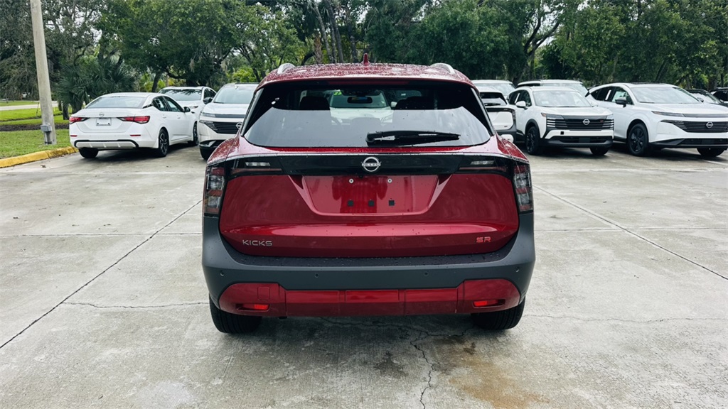 2025 Nissan Kicks SR photo 4