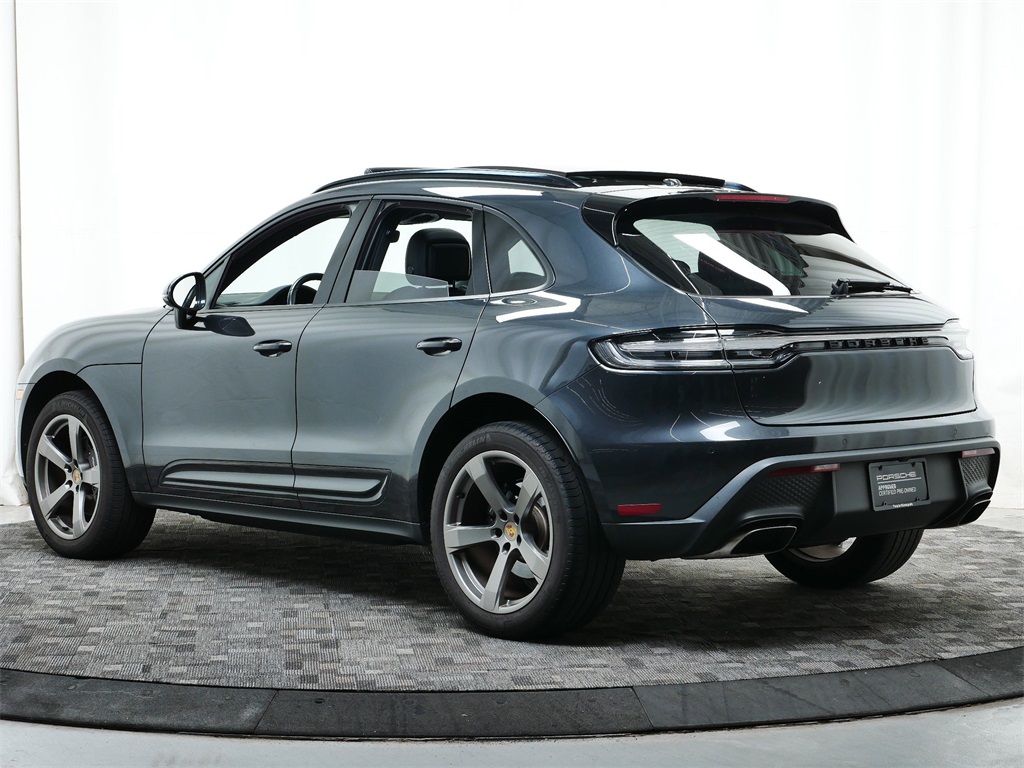 2022 Porsche Macan photo 2
