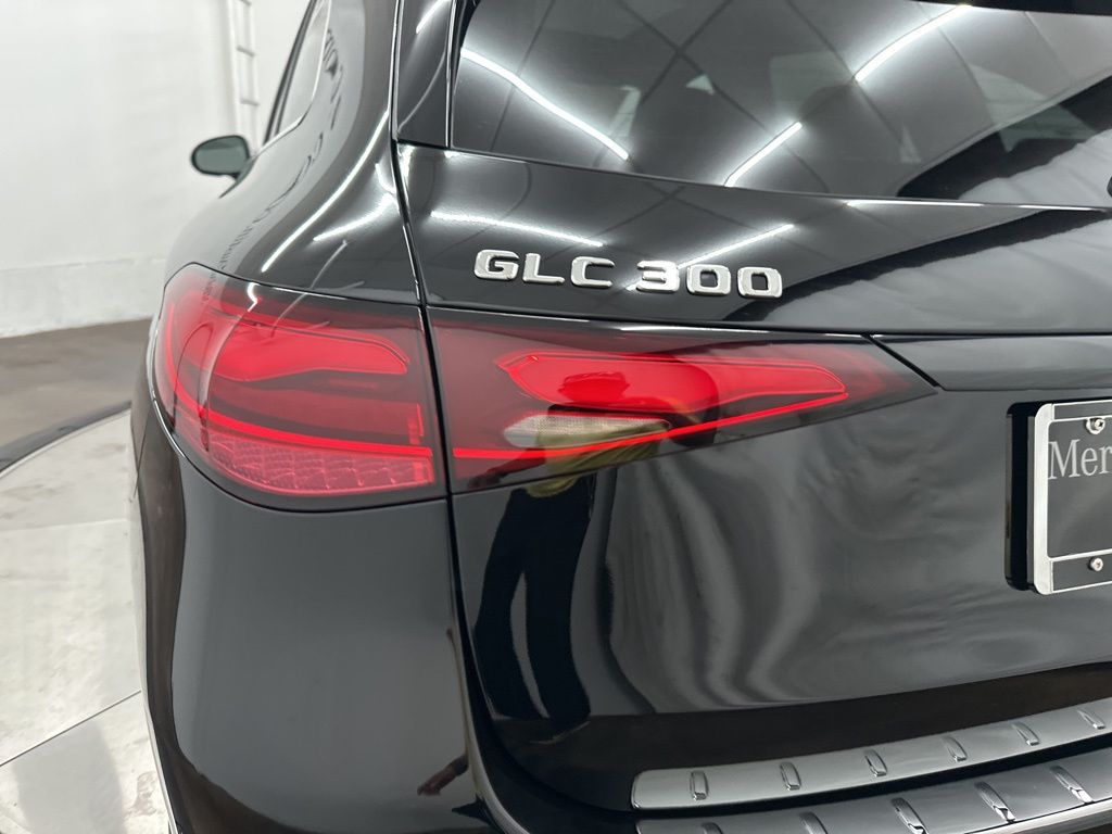 2025 Mercedes Benz GLC 300 photo 26