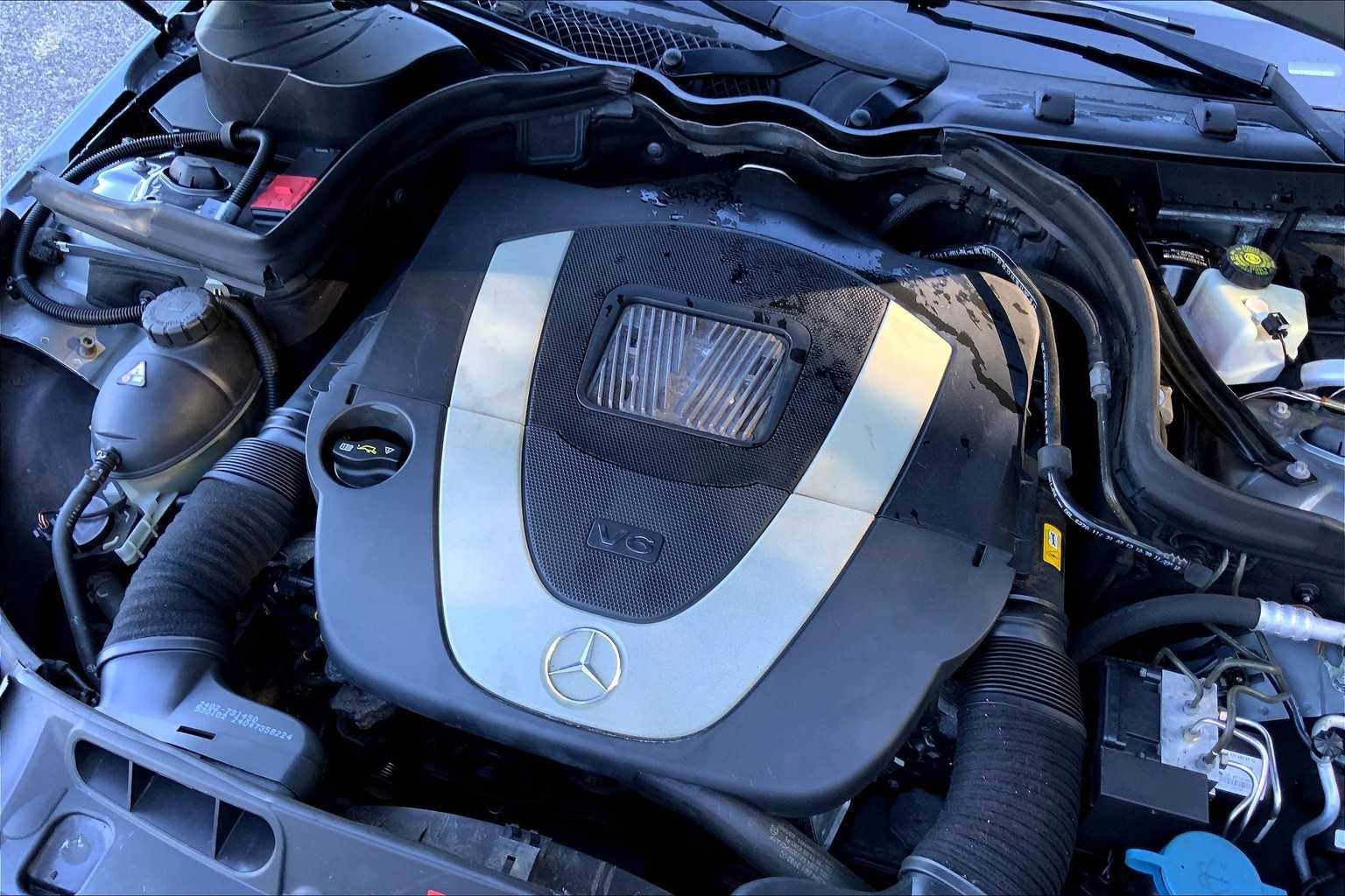 2012 Mercedes Benz C 300 Sport photo 28