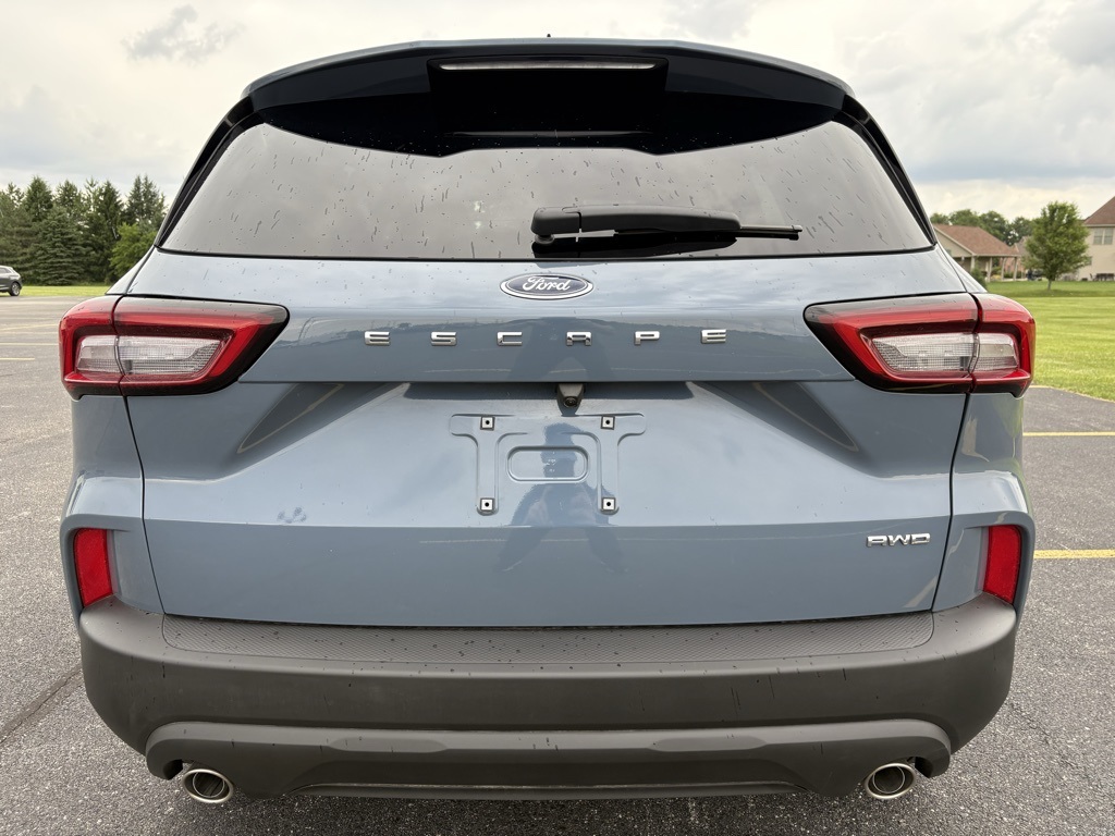 2025 Ford Escape ST-Line photo 3