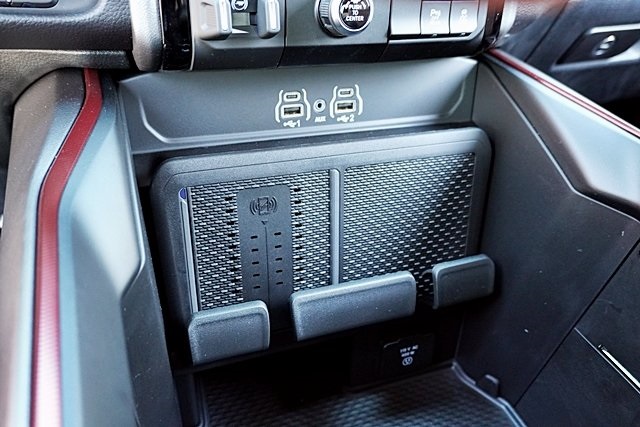 New 2026 Diamond Black Crystal Pearl-Coat Exterior Paint RAM Rebel image 35