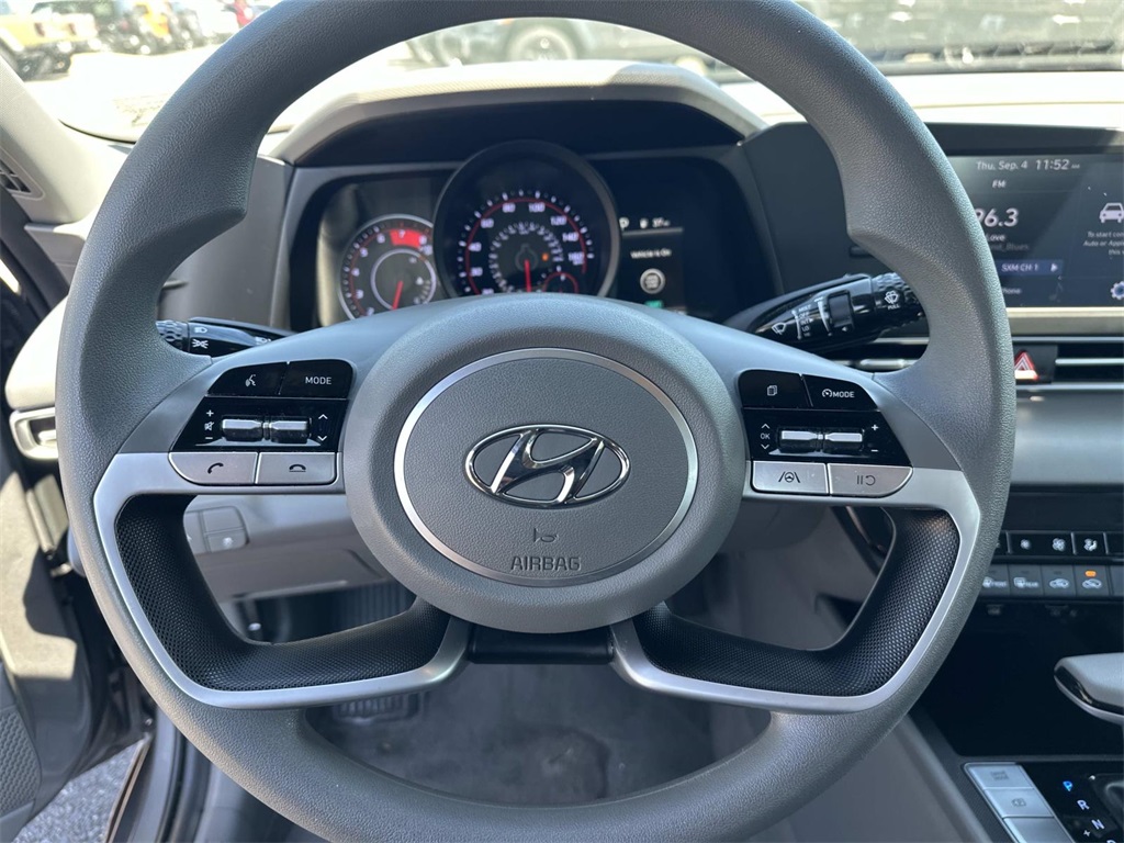 2023 Hyundai Elantra SEL photo 19