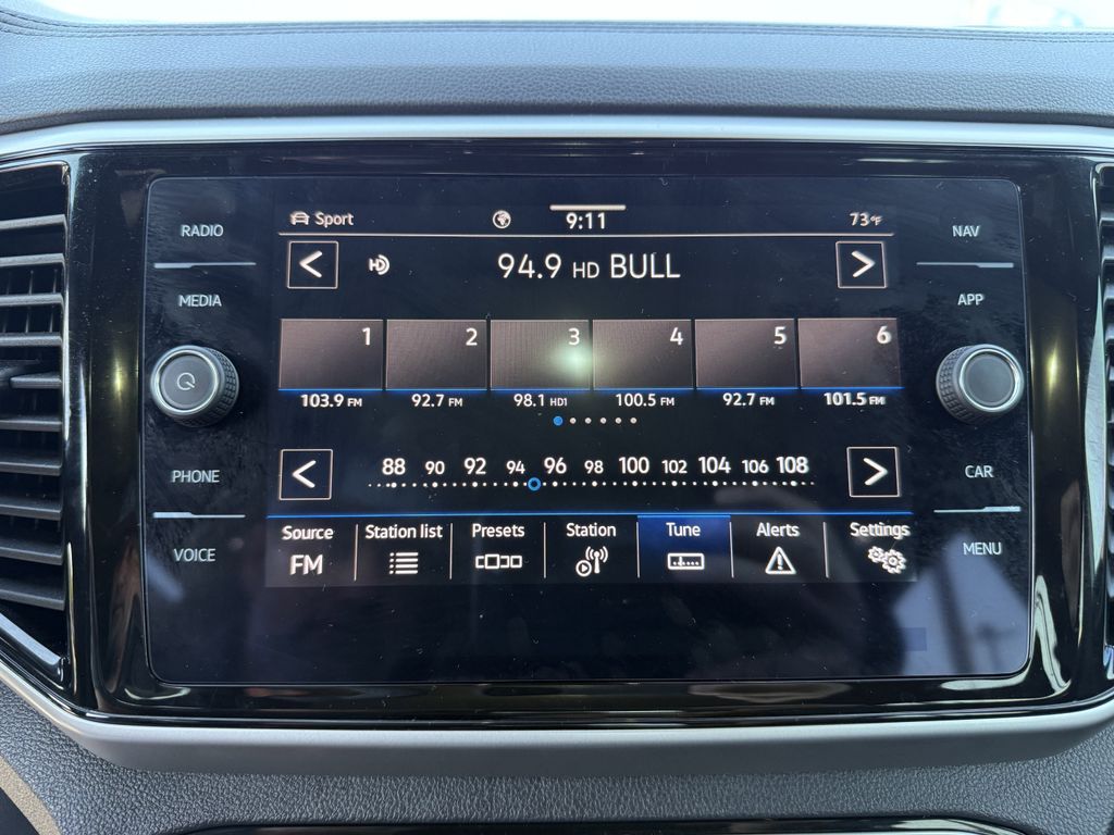 2023 Volkswagen Atlas Cross Sport V6 SEL R-Line photo 3