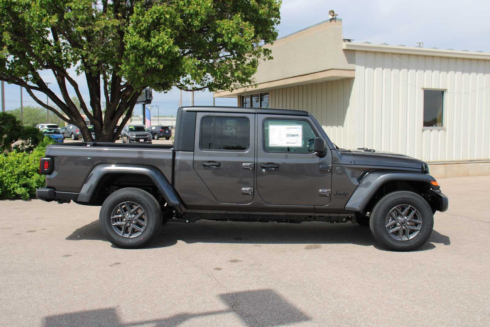 2025 Jeep Gladiator Sport S photo 2