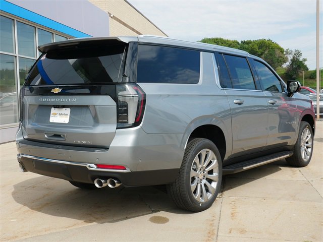 2025 Chevrolet Suburban Premier photo 7