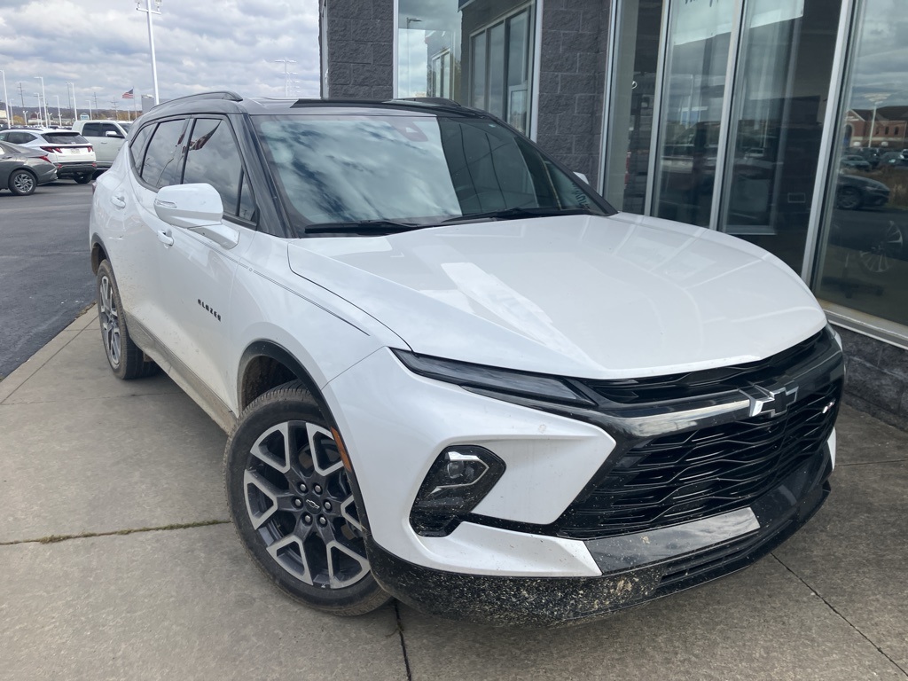 2023 Chevrolet Blazer RS photo 2