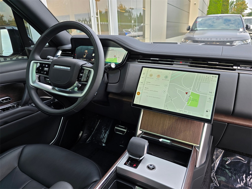 2025 Land Rover Range Rover SE photo 28