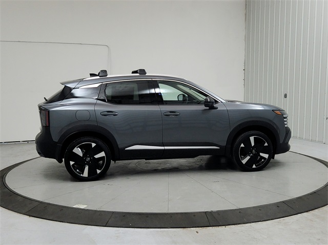 2026 Nissan Kicks SR photo 3