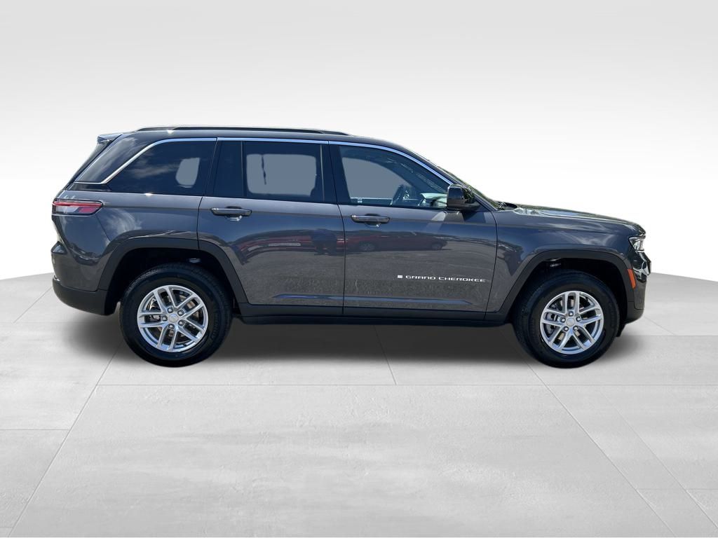 2025 Jeep Grand Cherokee Laredo X photo 7