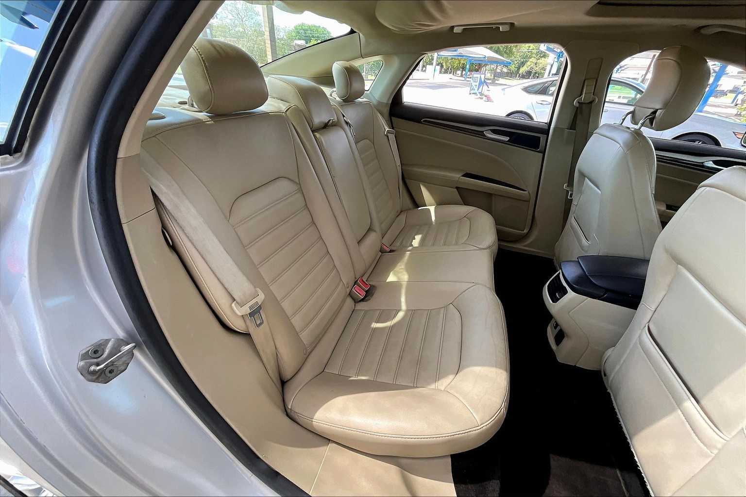 2014 Ford Fusion SE Hybrid photo 19