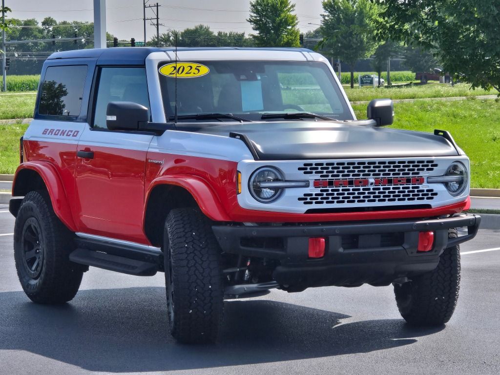 2025 Ford Bronco First Edition photo 3