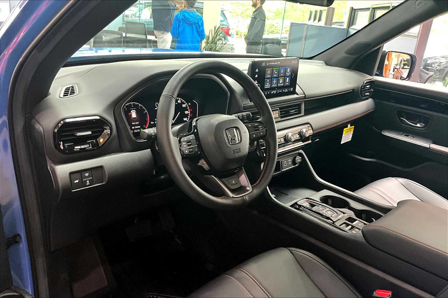 2025 Honda Pilot TrailSport photo 8