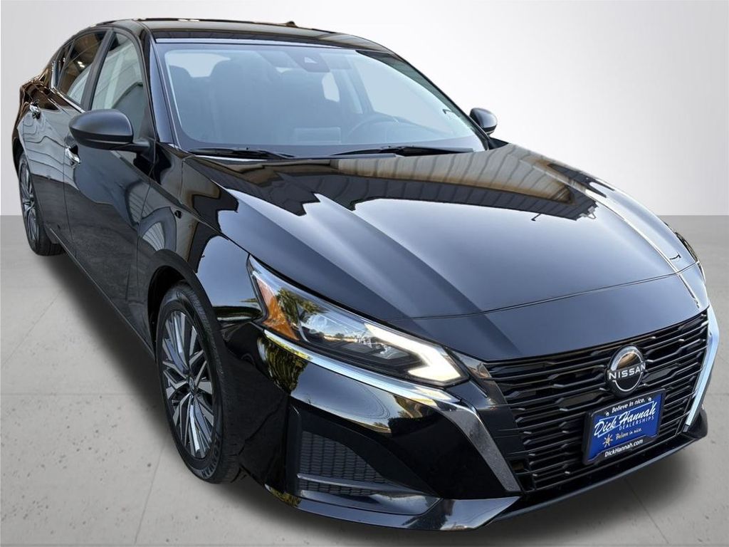 2024 Nissan Altima 2.5 SV photo 5