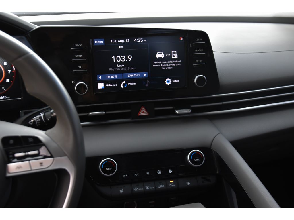 2022 Hyundai Elantra SEL Convenience photo 17