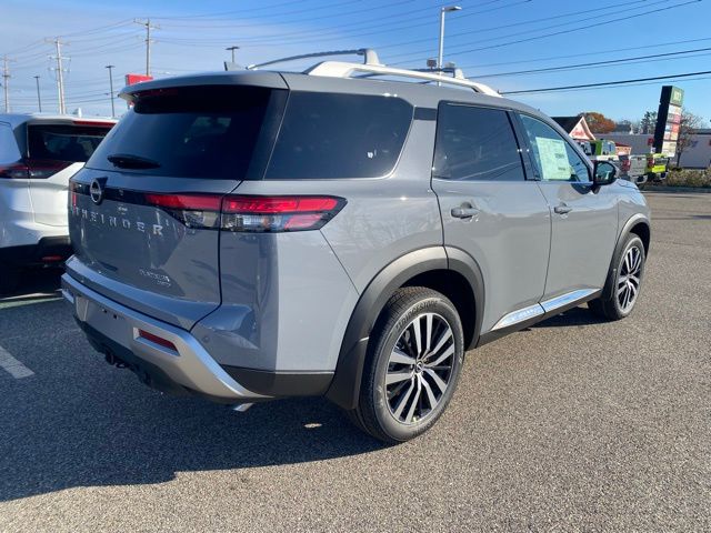 2025 Nissan Pathfinder Platinum photo 3